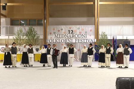 12 MEDNARODNI FOLKLORNI FESTIVAL 61 FOTO LJUBO VUKELIČ